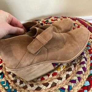 Eileen Fisher tan leather cut out ankle  boots